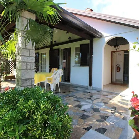 Holiday home Manja In Mit Gepflegtem Garten Porec