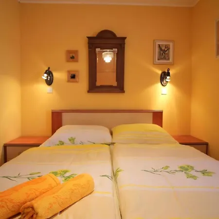 Holiday home Manja In Mit Gepflegtem Garten Porec