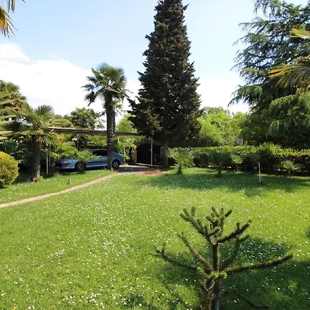 Manja In Mit Gepflegtem Garten Holiday home Porec