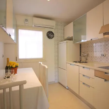 Manja In Mit Gepflegtem Garten Ferienhaus Poreč