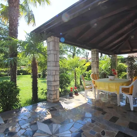 Holiday home Manja In Mit Gepflegtem Garten Porec